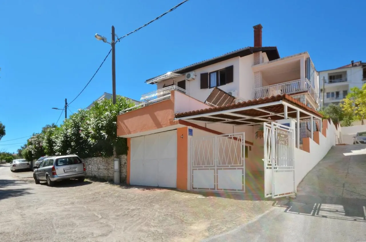 Apartment Arbanija 8651D 特罗吉尔